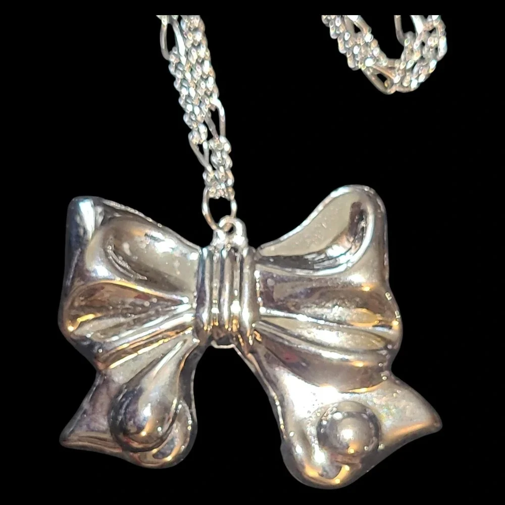 Vintage Silver Tone Puffy Bow Pendant Necklace Figaro Chain Statement 24in